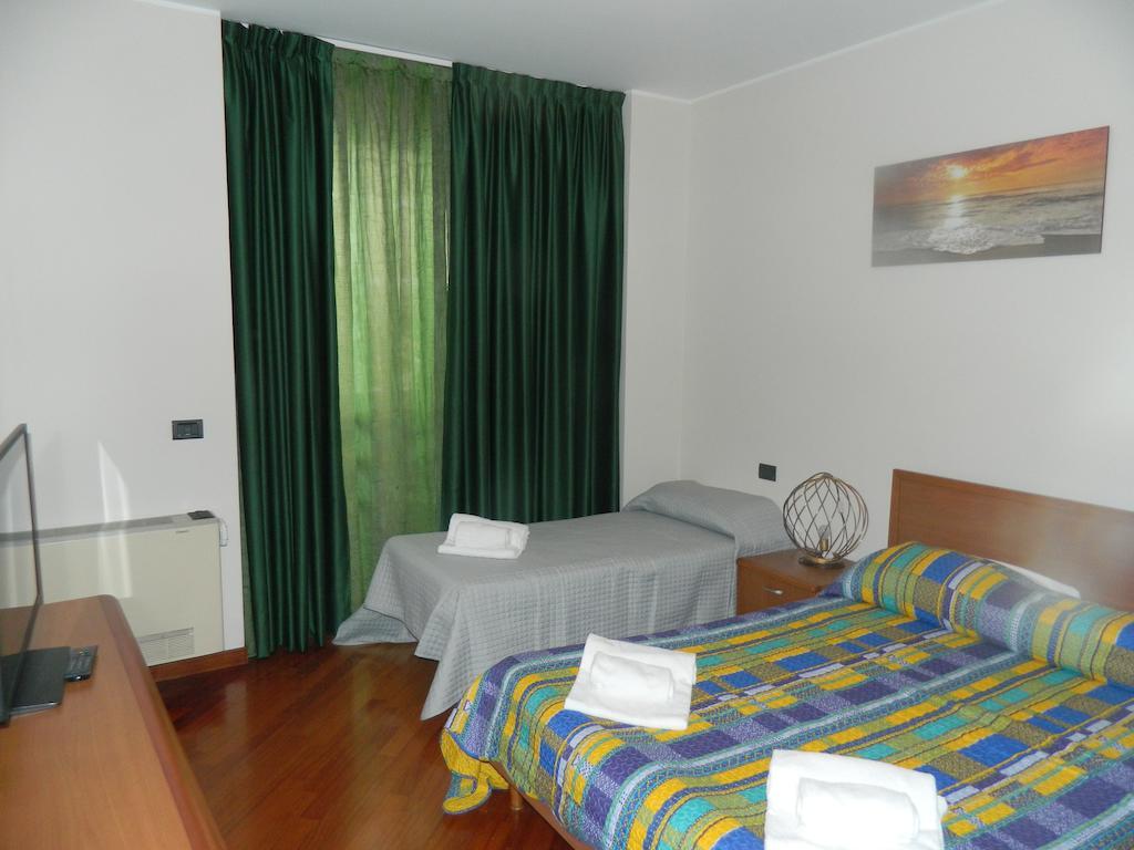 Mela Verde Apartments Bergamo Room photo